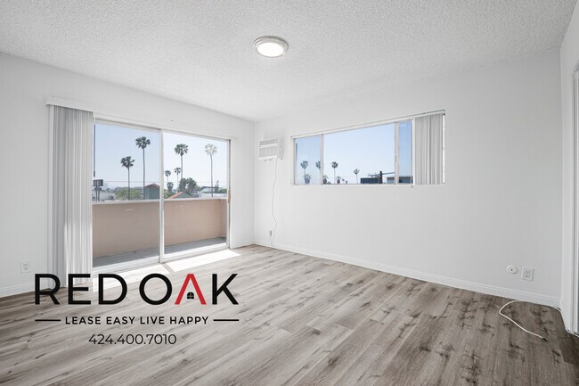 Building Photo - 7010 Lanewood Ave
