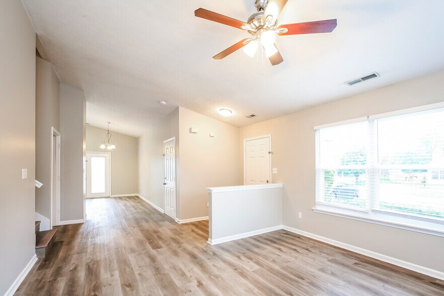 Building Photo - 4087 FairOaks Dr