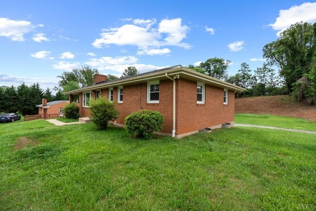 Building Photo - 106 Bryant Rd