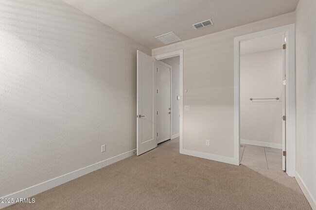 Building Photo - 6918 W Winston Dr