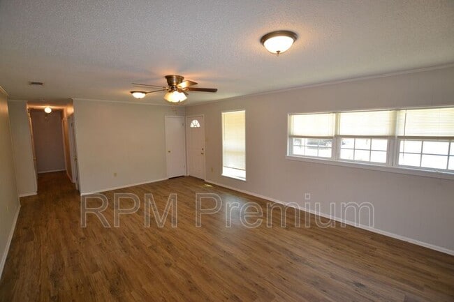 Building Photo - 209 Cypress Dr