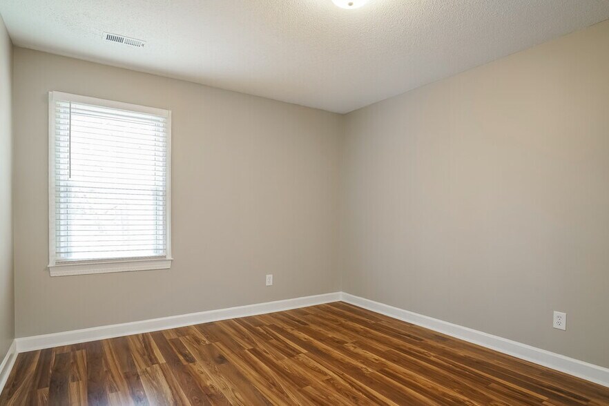 Building Photo - 6133 River Landings Dr