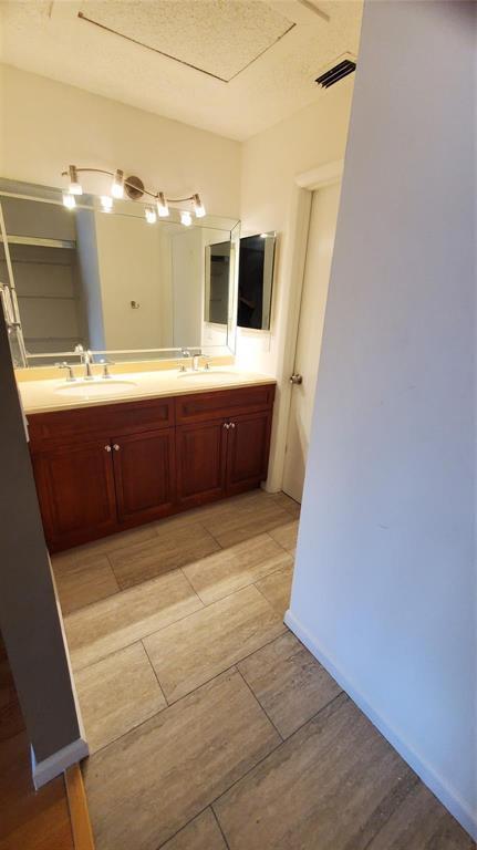 Building Photo - 3853 Carambola Cir N