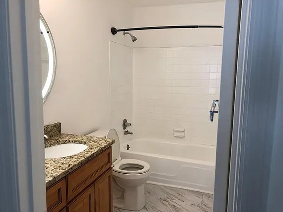 Building Photo - 300 Winding River Dr