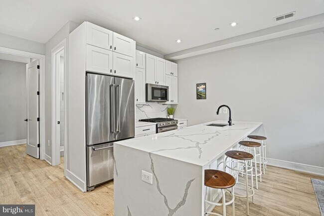 Building Photo - 725 Euclid St NW