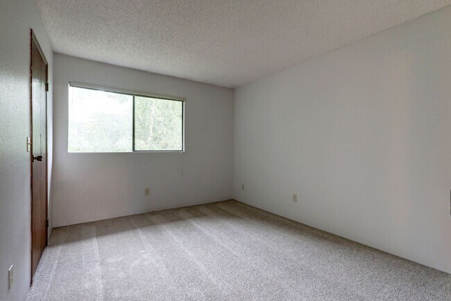 Building Photo - Top floor 2 bedroom 2 bath condo in Kirkland