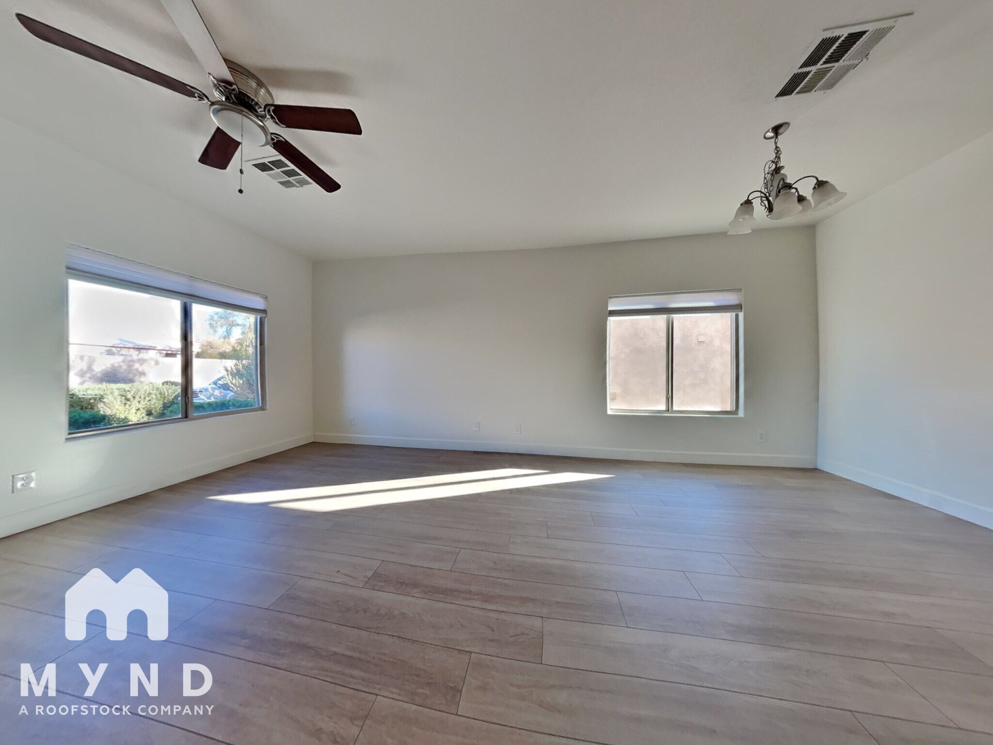 Building Photo - 1237 E Blackfoot Daisy Dr