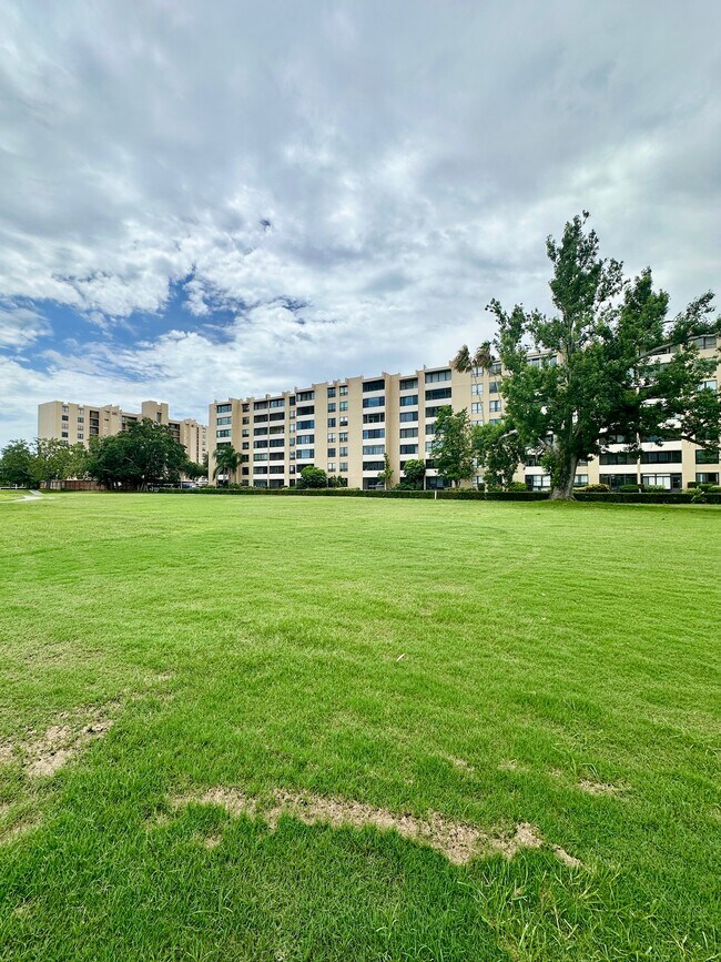 Building Photo - 2617 Cove Cay Dr