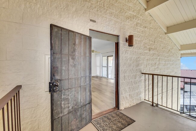 Building Photo - Modern 2 Bedroom 2 Bathroom Ocean View Con...