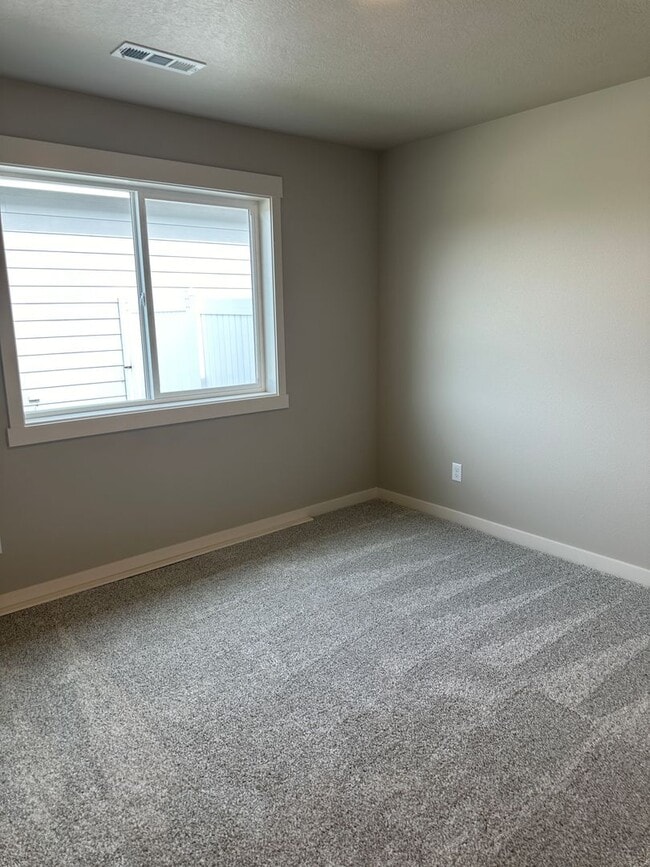 Building Photo - Newer Home in Culdesac