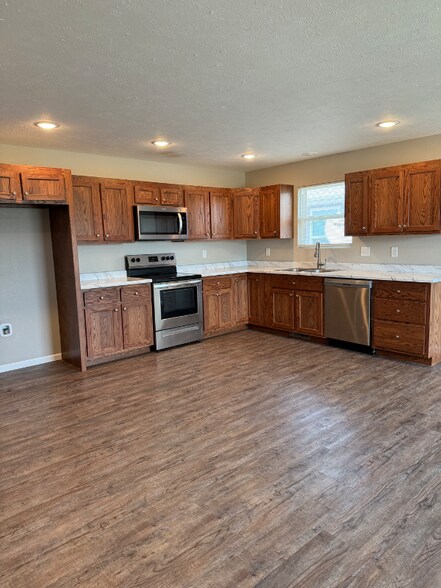 Building Photo - 919-921 W Stewart St