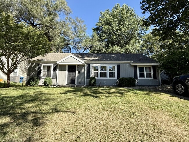 Primary Photo - 7632 Rainbow Dr