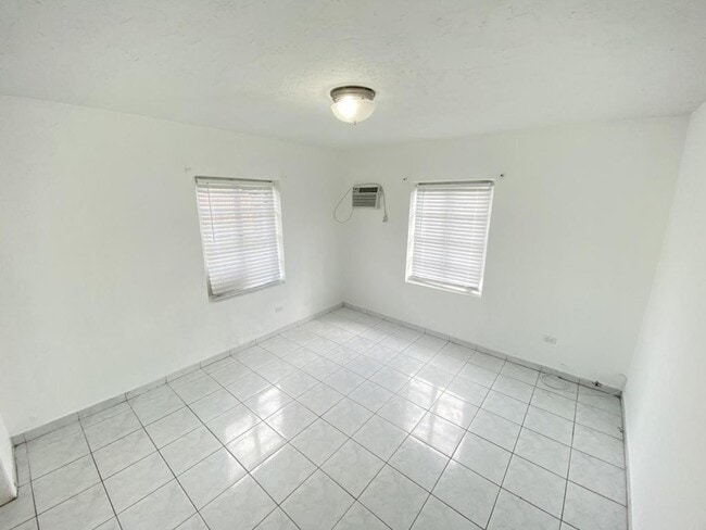 Building Photo - 1421 E 8th Ave