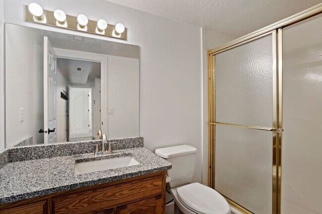 Building Photo - Spacious 4 Bedroom 3 Bathroom Layton Home