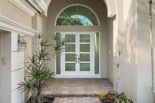 Building Photo - 8988 Lakes Blvd