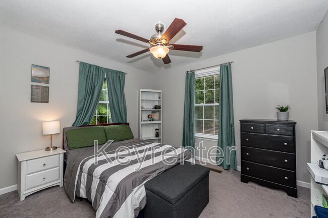 Building Photo - 2152 Ridgecrest Dr