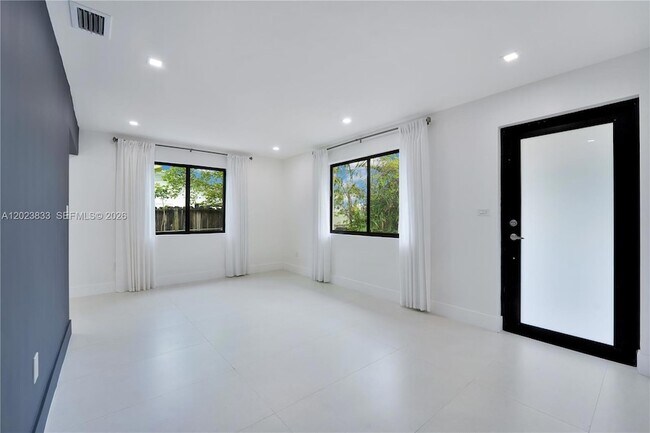 Building Photo - 6566 SW 35th St