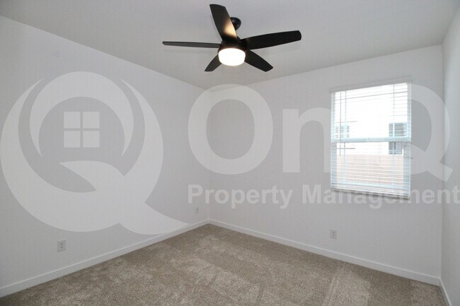 Building Photo - 23097 E Saddle Way