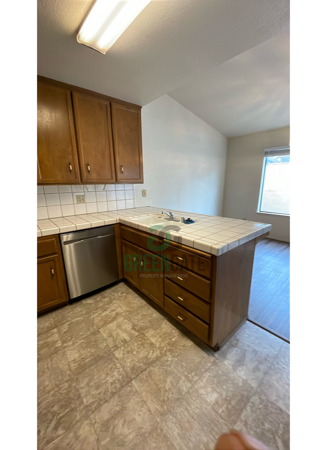 Building Photo - Gate Community 2 Bedroom Condo Availabilit...