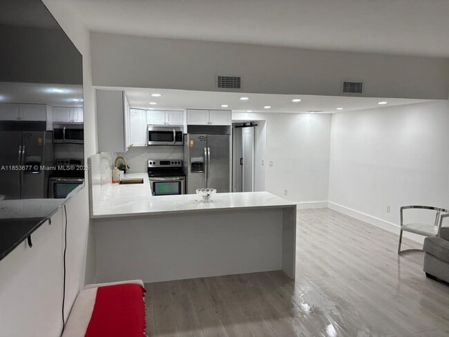 Building Photo - 6886 NW 166th Terrace