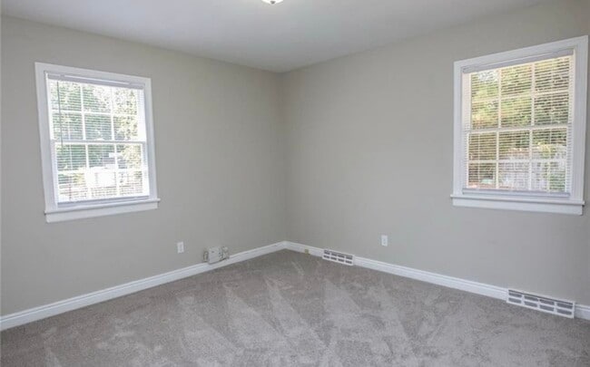 Building Photo - 10210 Hollyberry Dr