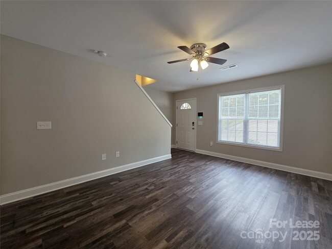 Building Photo - 420 Balfour Dr