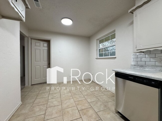Building Photo - Beautifully Remodeled 3 Bed/1.5 Bath Home in Moore with 1-Car Garage