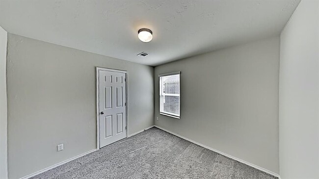 Building Photo - 309 Blue Dr