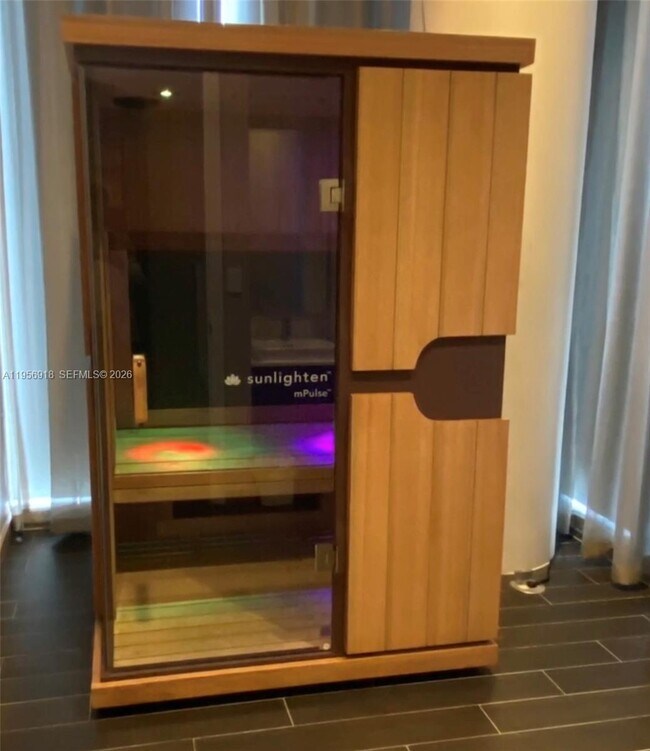 Building Photo - 851 NE 1st Ave