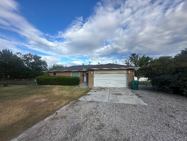 Building Photo - 13331 S Trestle Ln