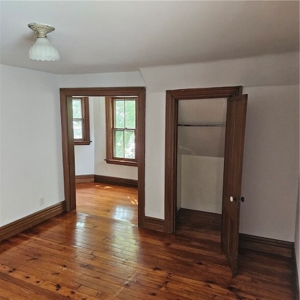 Building Photo - 217 Merriman St