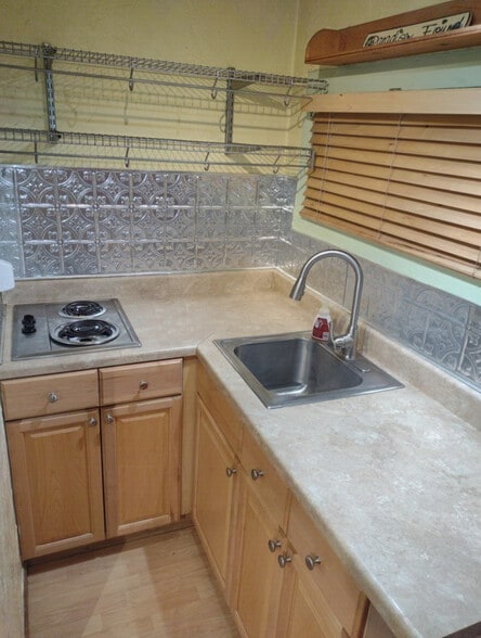 Building Photo - 1508 Edith Blvd NE