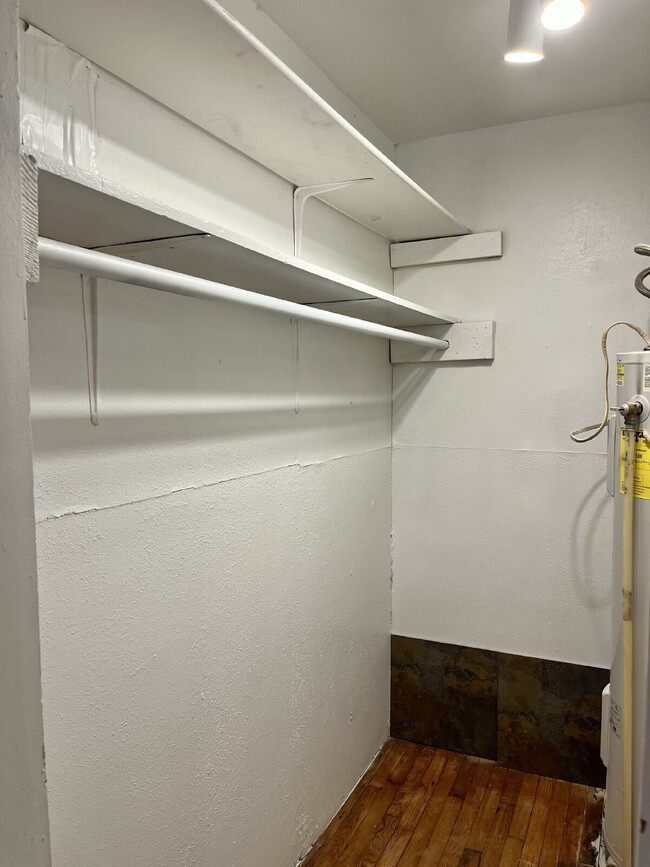 Building Photo - Convenient 1 Bedroom Apartment - Close to ...