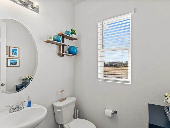 Building Photo - ***Free 75'' TV upon lease execution*** St...