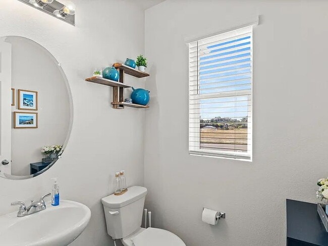 Building Photo - Stunning 3 bedroom, 2.5 bathroom home. New...