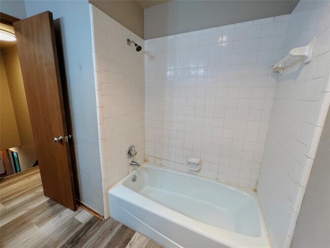 Building Photo - 213 Woodbridge Cir
