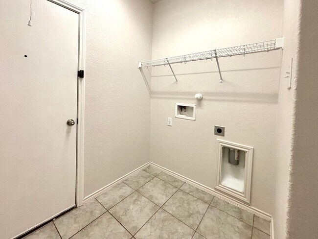 Building Photo - Gorgeous 1 story home with 4 Bedrooms!