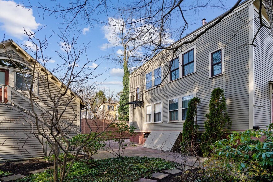 Building Photo - 28 Healey St