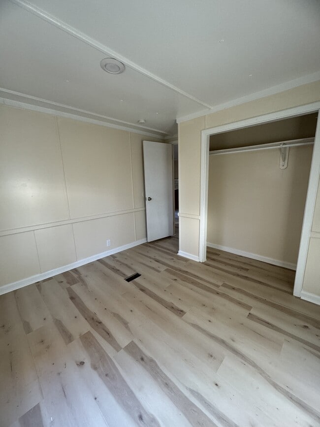 Building Photo - 2717 Hayes Dr