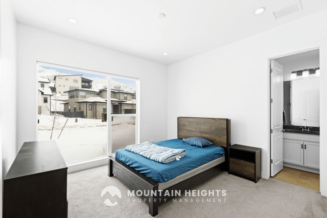 Building Photo - 5615 Valley View Rd