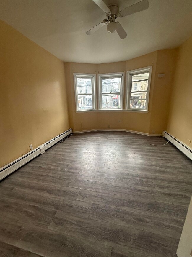 Building Photo - 290 Ege Ave