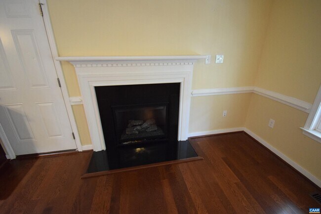 Building Photo - 41 Woodlawn Dr