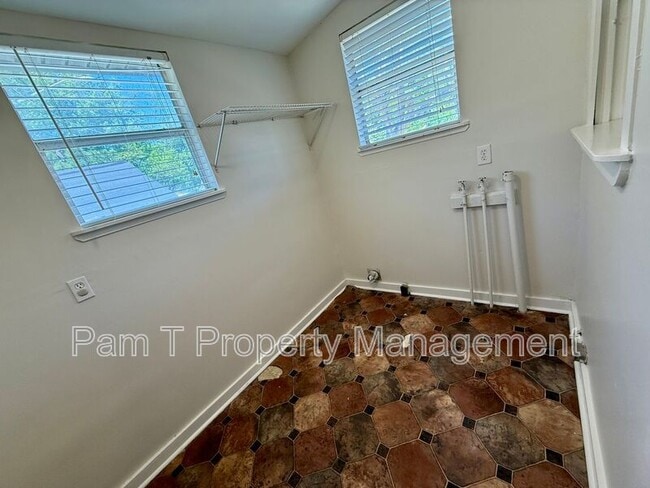 Building Photo - 101 Forrest Ave