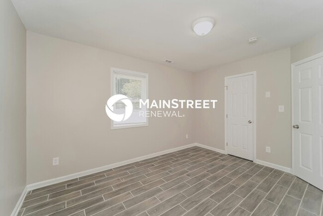 Building Photo - 3 Bedroom Pet-Friendly Home in Charlotte, NC with Main Street Renewal