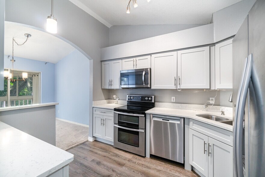 Building Photo - 1030 Loch Vail