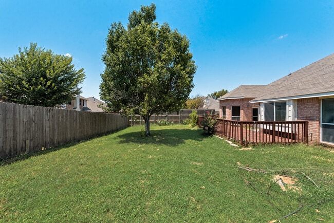 Building Photo - 3018 Blue Jay Ln