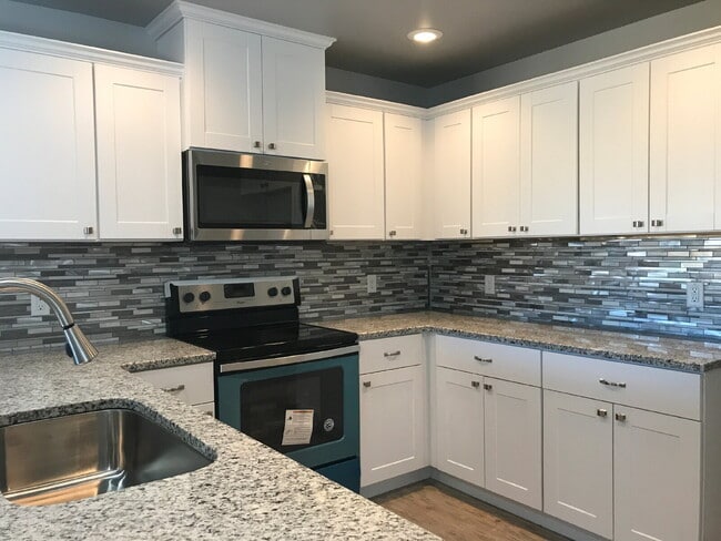 Building Photo - 3/2 In Willow Bend!
