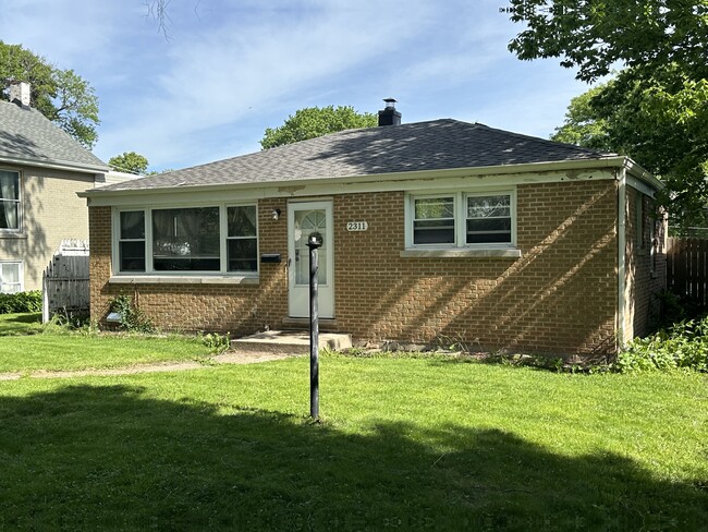 Building Photo - 2311 Lake St