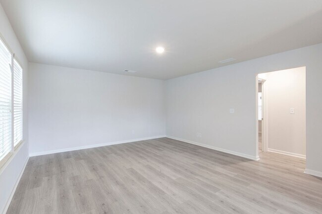 Building Photo - Gorgeous 4/3 w/ 2-Car Garage in New Hawthorne Station Subdivision in College Park!