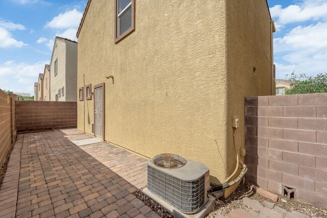 Building Photo - 7470 Margollini St